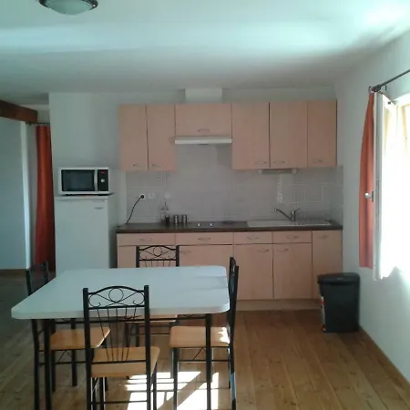 Le Bon Air Est Dans Le Pre * Champagnac (Auvergne)